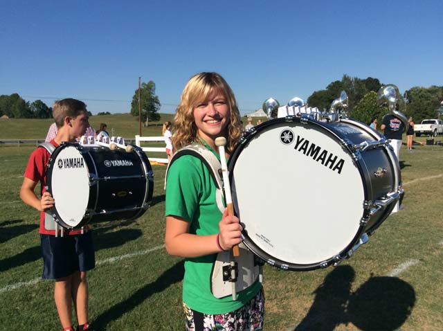 2 male marching band students practicing with drums