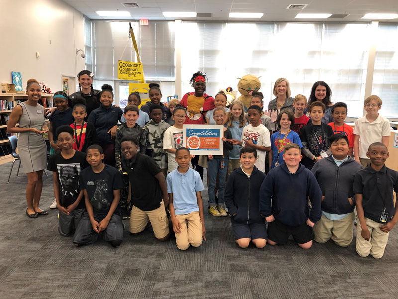 Antonio Scott with his students