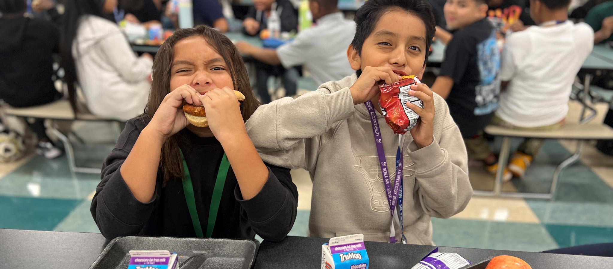Two students eating lunch