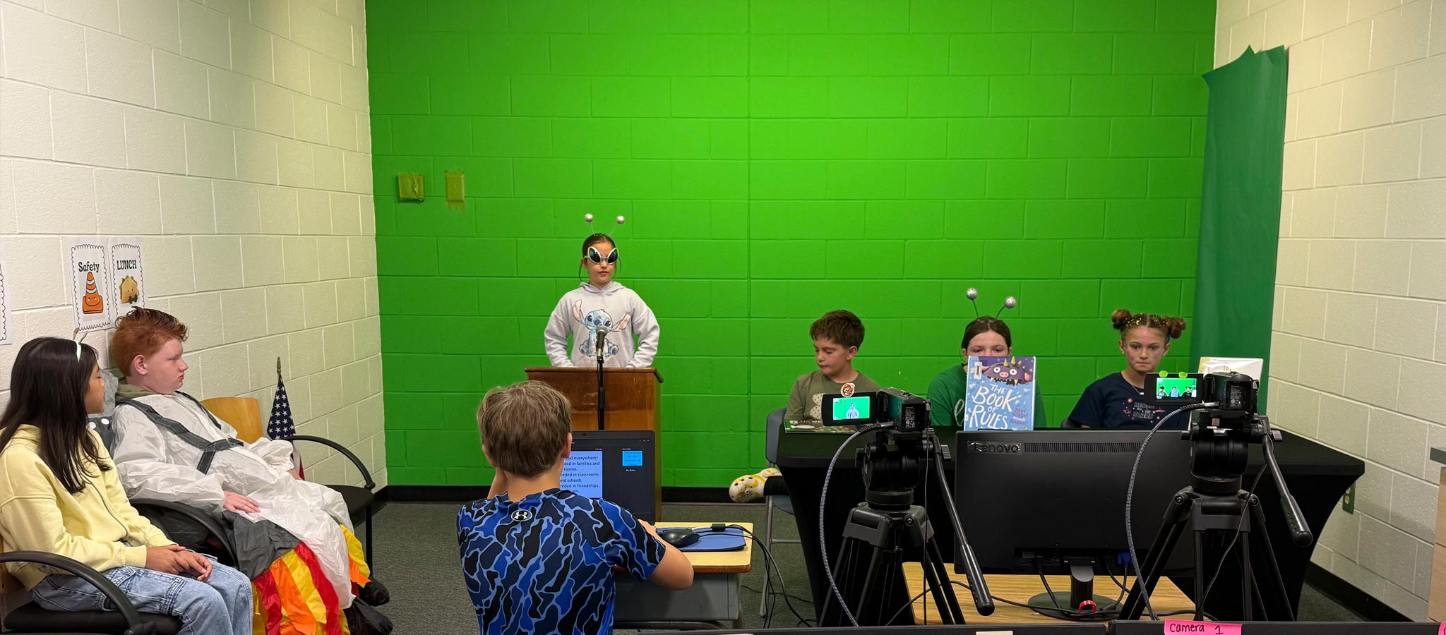 students in newsroom