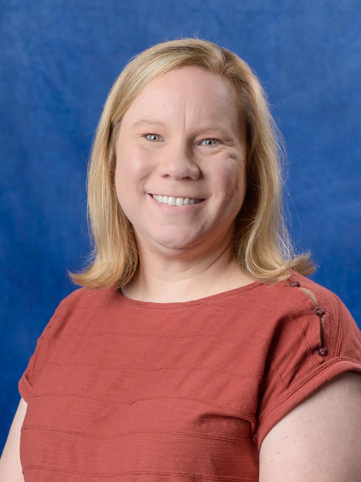 Portrait Photo of Kelly Carlisle