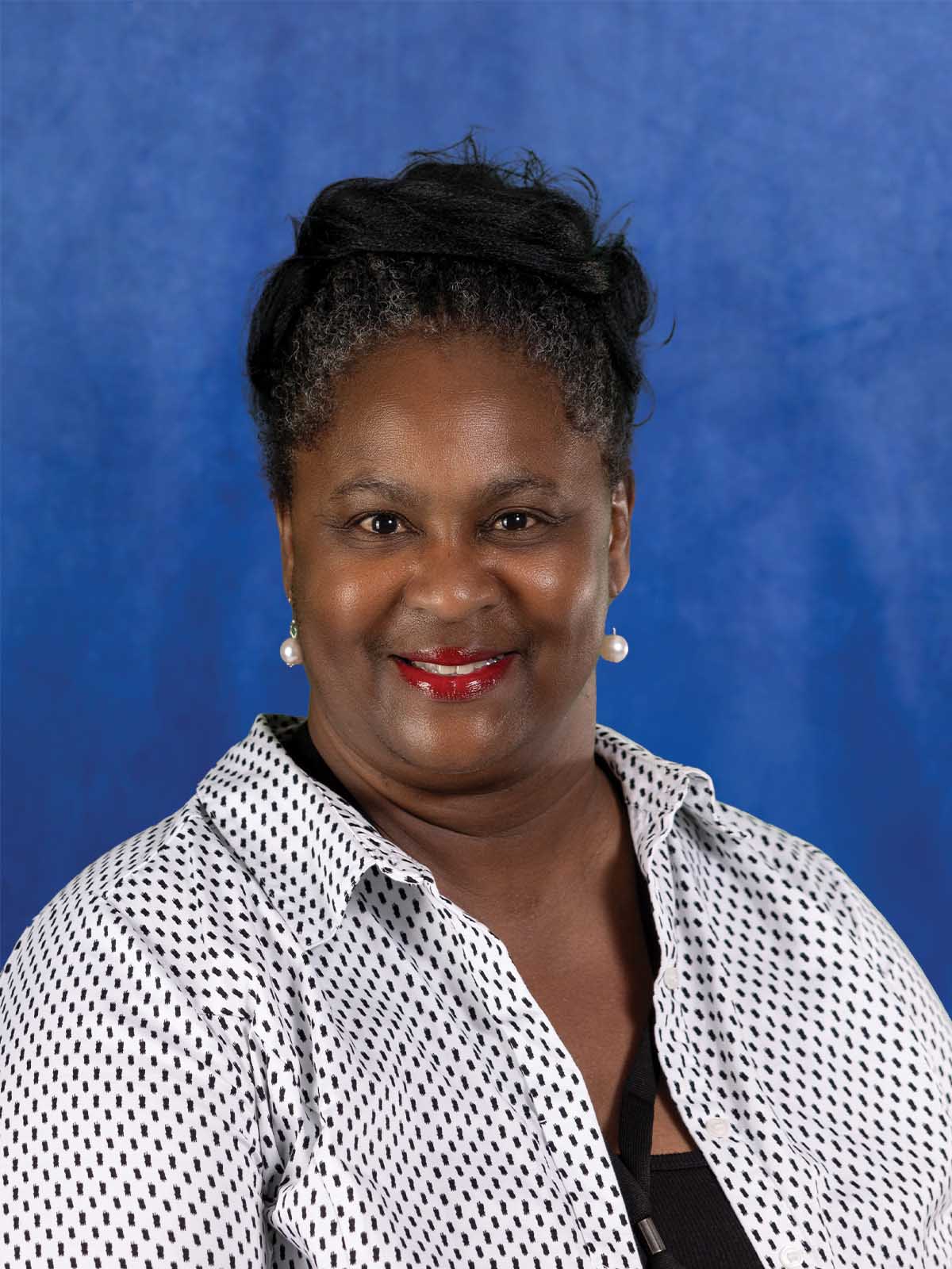 Portrait Photo of Lisa Sweeney